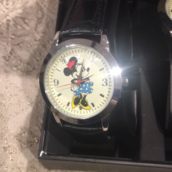 MICKEY MOUSE HIS AND HERS WATCH SET - Picture 5 of 5